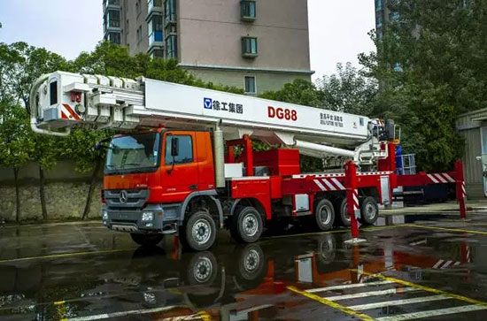 ¡88 metros! ¡27 pisos! El camión de bomberos con plataforma para elevación alta de XCMG DG88 se empieza a venderse de inicio!