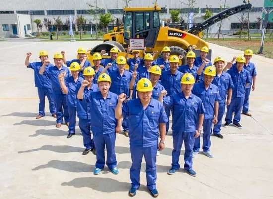 XCMG Proyecto de interés público “Buen Maquinista Global” y ceremonia de clausura perfecta de la primera sección del curso de formación de maquinistas