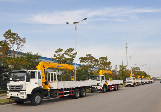 Exportado un lote de grúas articuladas sobre camiones de XCMG a África 