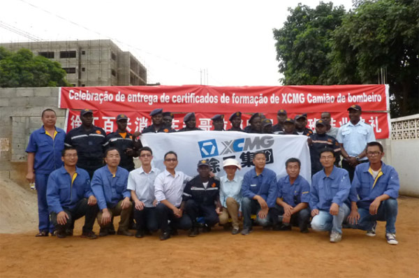 El Parque de Bomberos de Angola Celebra una Ceremonia de Graduación de Formación de Camión de Bomberos de 100m de XCMG