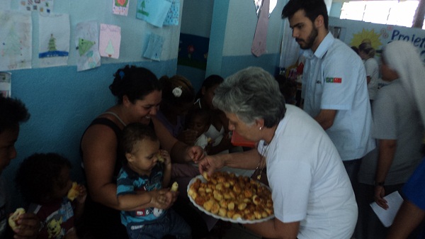 Desayuno con Amor para Niños Vagabundos en Brasil