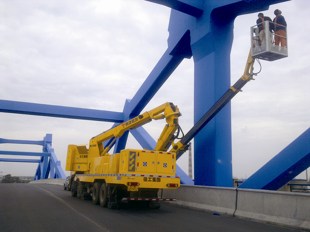 El camión de inspección de puente XCMG tiene alto rendimiento contra puentes de estructura compleja