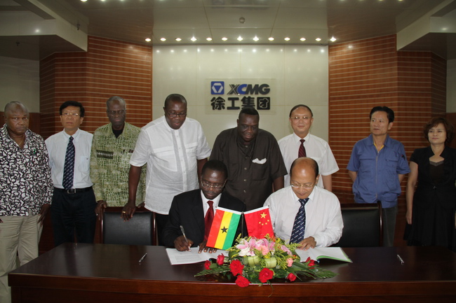 La delegación de gobierno de Ghana visitó XCMG y firmó varios acuerdos de cooperación